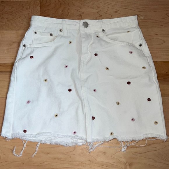 Perfect White Flower Mini Skirt Size 4 - Picture 1 of 2
